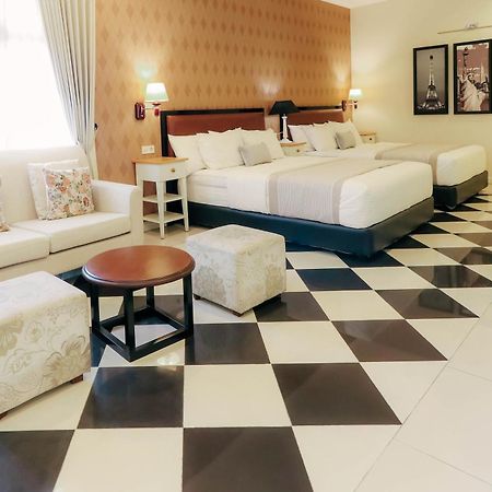 Home Guesthouse Surabaya Ngoại thất bức ảnh