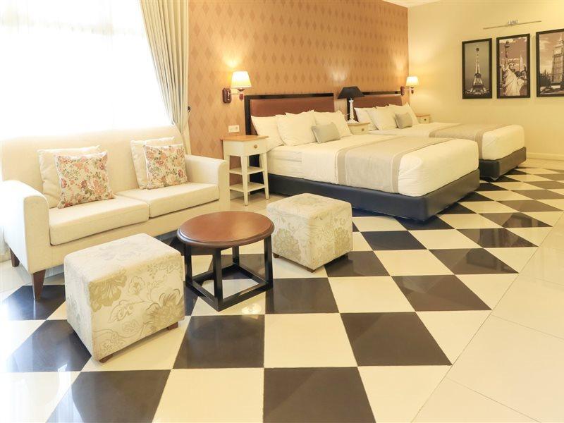 Home Guesthouse Surabaya Ngoại thất bức ảnh