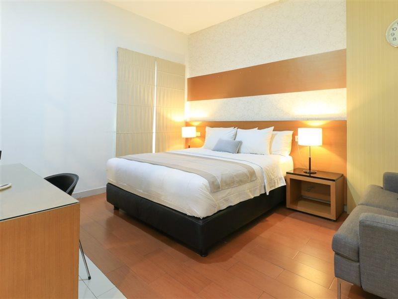 Home Guesthouse Surabaya Ngoại thất bức ảnh