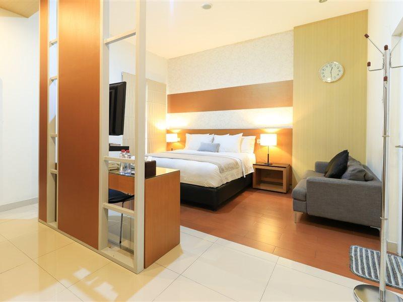 Home Guesthouse Surabaya Ngoại thất bức ảnh