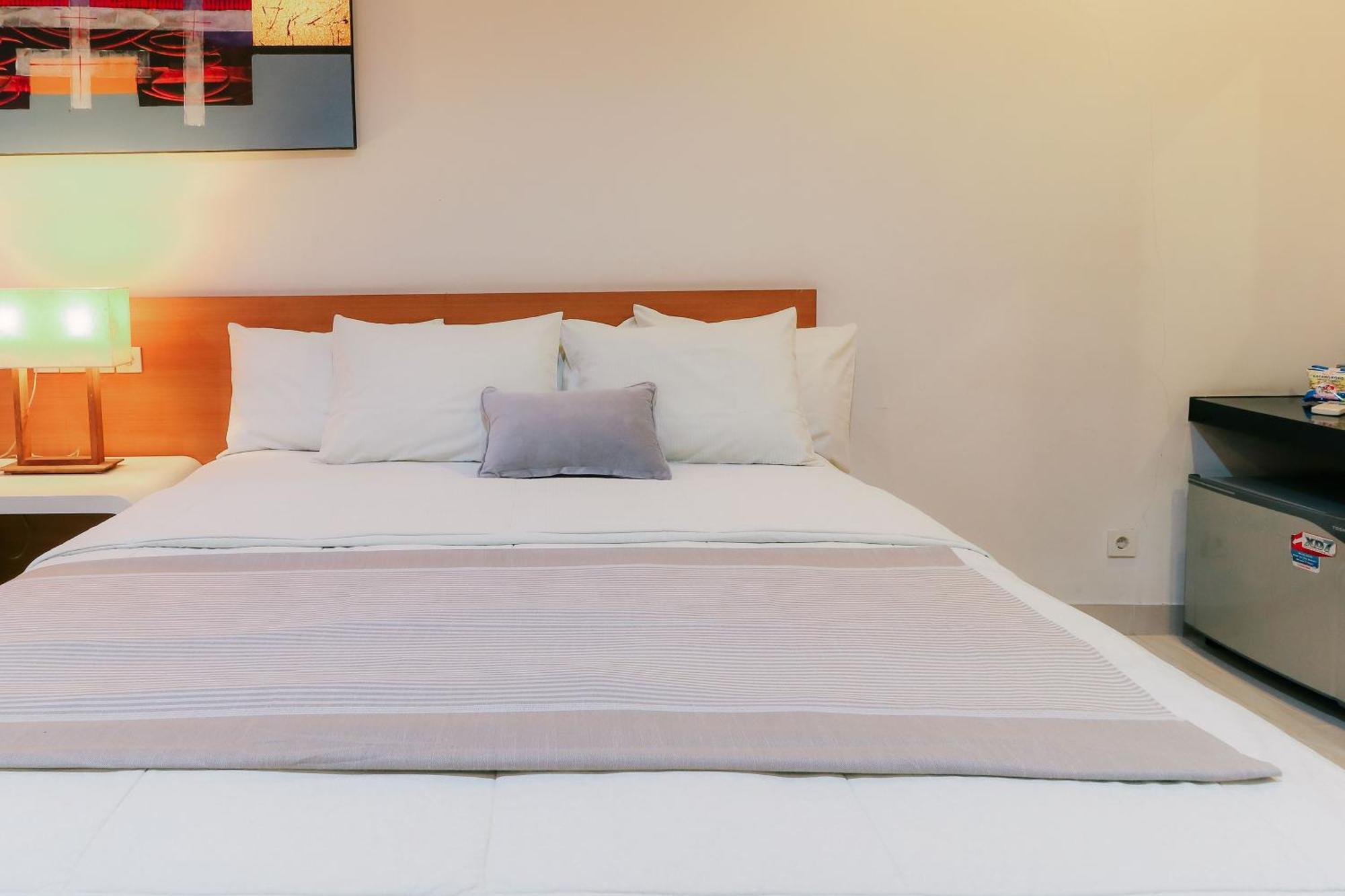 Home Guesthouse Surabaya Ngoại thất bức ảnh