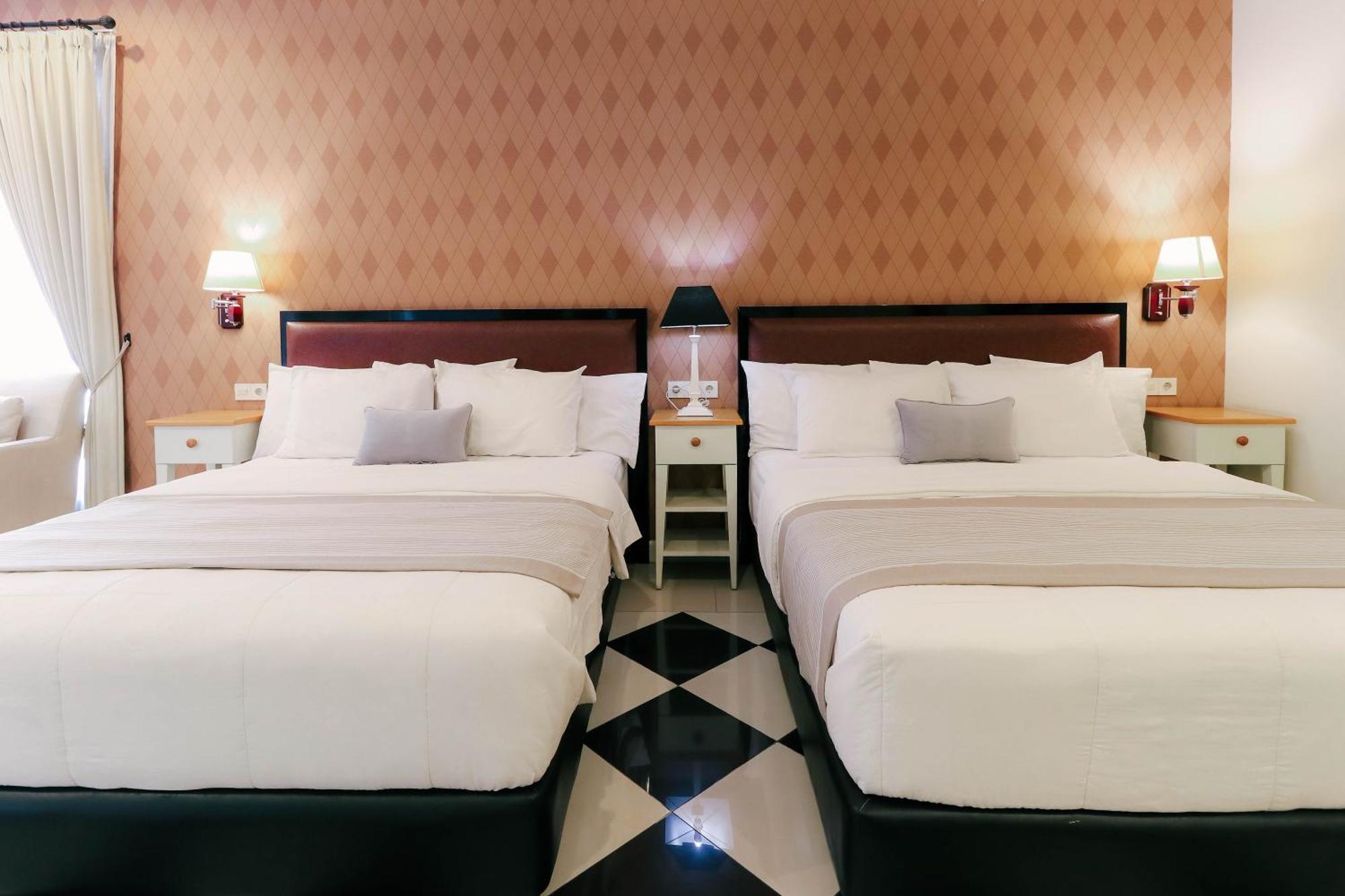 Home Guesthouse Surabaya Ngoại thất bức ảnh