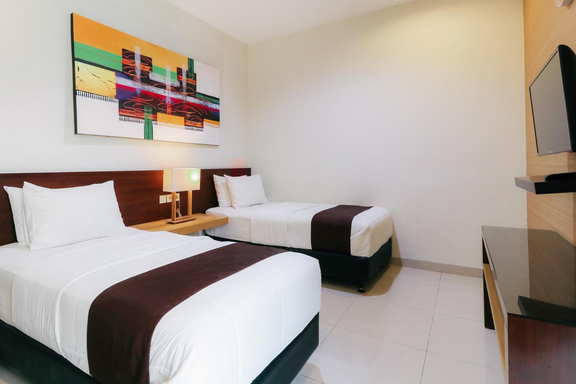 Home Guesthouse Surabaya Ngoại thất bức ảnh