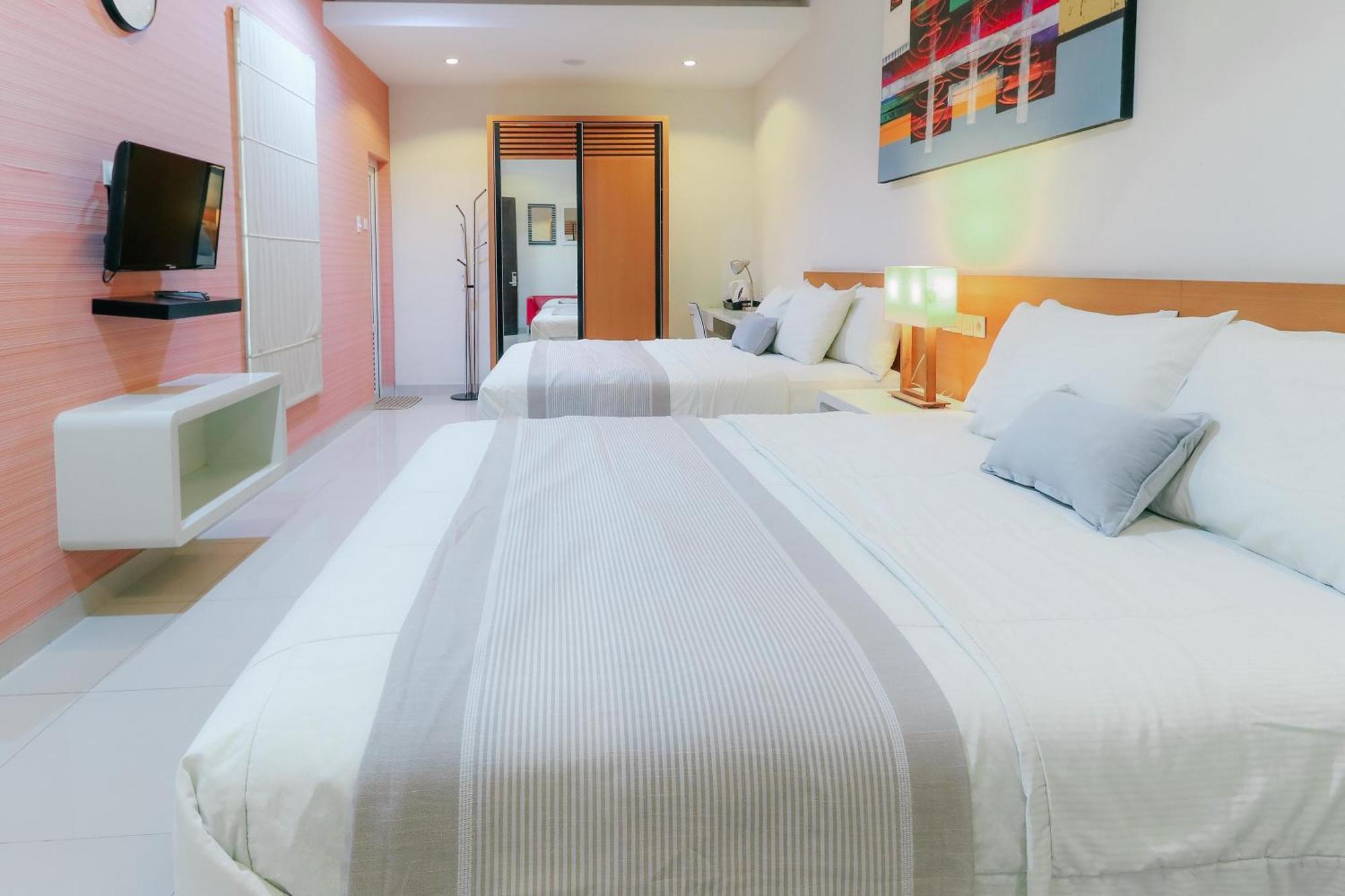 Home Guesthouse Surabaya Ngoại thất bức ảnh
