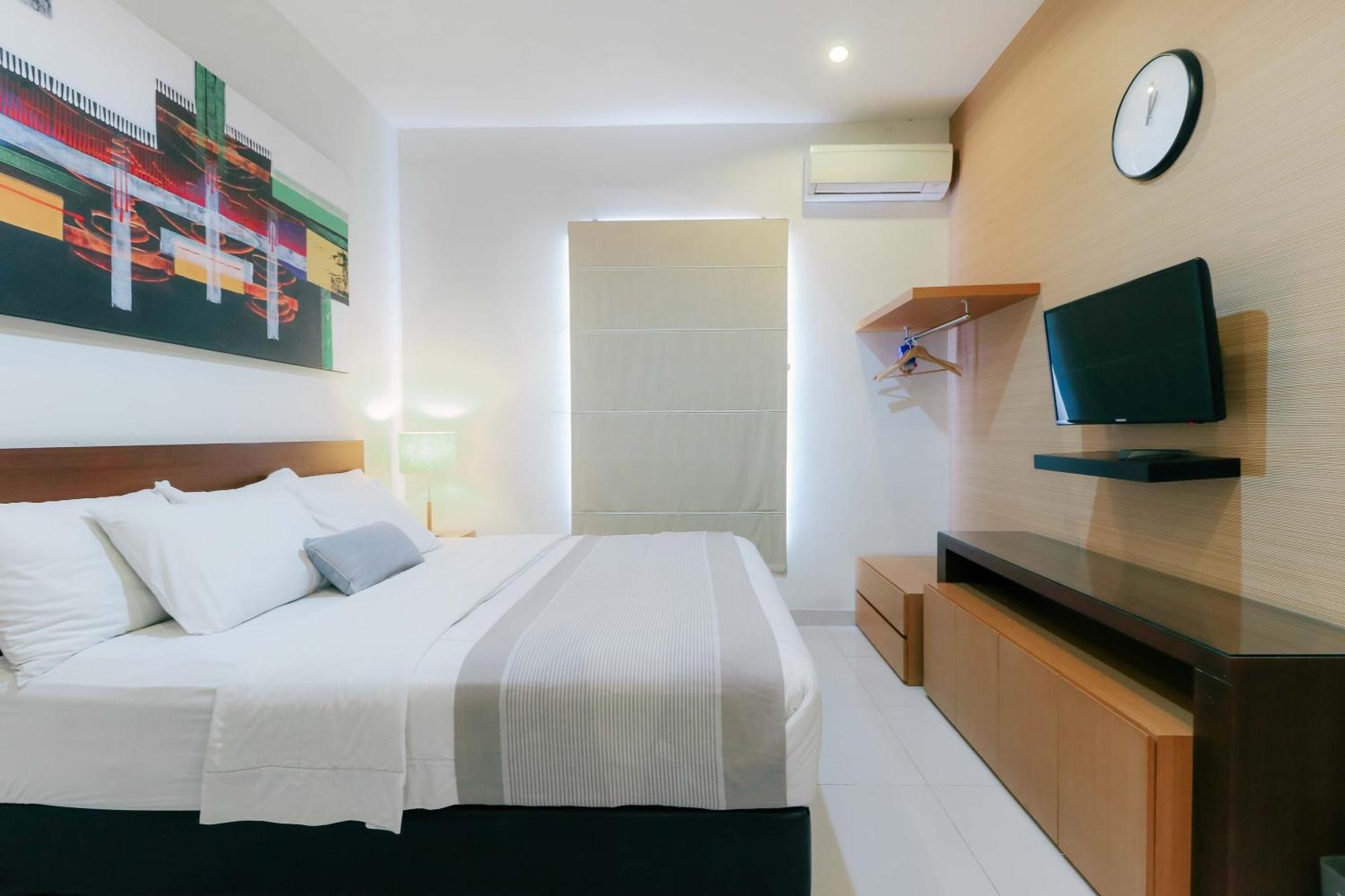 Home Guesthouse Surabaya Ngoại thất bức ảnh